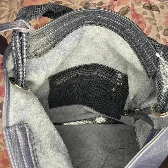 Persaman Snake Embossed Shoulder Bag - Picture 8 of 9